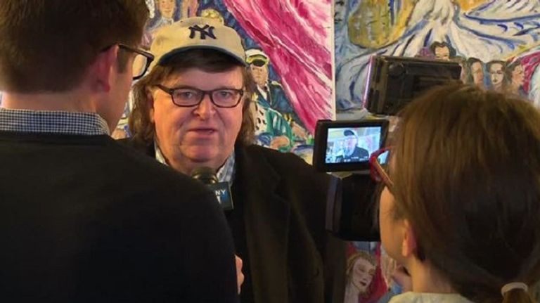 المخرج الأمريكي مايكل مور