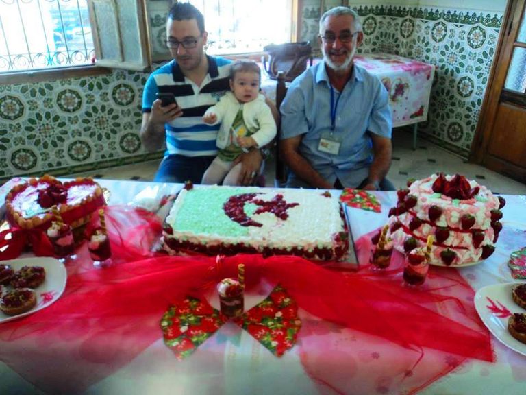 الفراولة الفاكهة المُدللة بعِيدَيْن في الجزائر