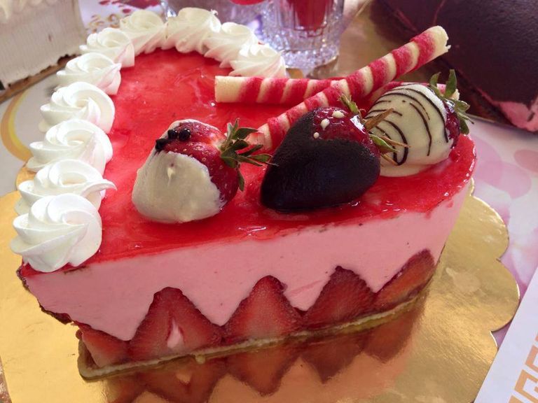 الفراولة الفاكهة المُدللة بعِيدَيْن في الجزائر