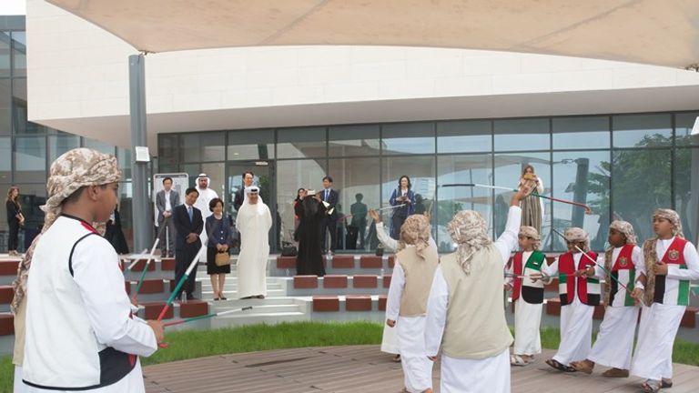 صورة تذكارية لليوم الثقافي الإماراتي الكوري