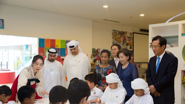 صورة تذكارية لليوم الثقافي الإماراتي الكوري