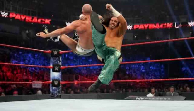 فريق "ذا هاردي بويز" يحتفظ ببطولة "رو"  للتاج تيم