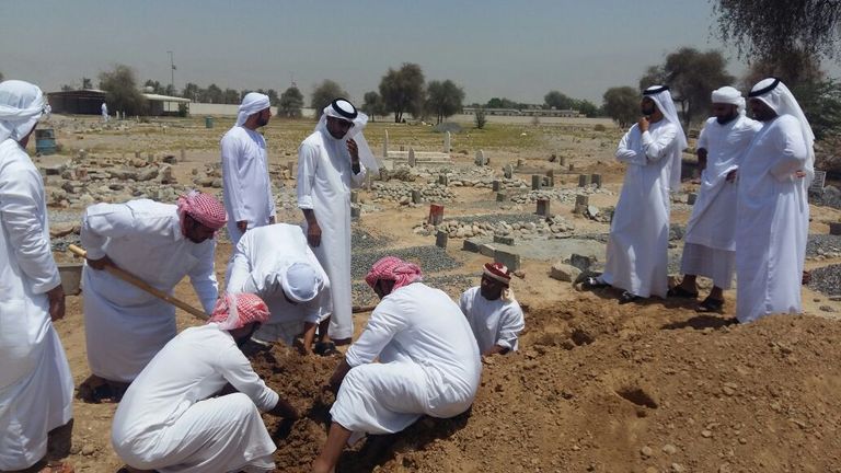 تشييع جثمان حسن البشر شهيد الإمارات في "إعادة الأمل"