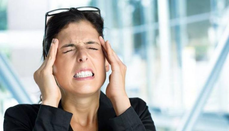 يمكن التخلص من الصداع من خلال تدليك 6 نقاط في رأسك لمدة دقيقة