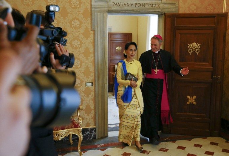 زعيمة ميانمار والبابا خلال زيارتها للفاتيكان (الفرنسية)