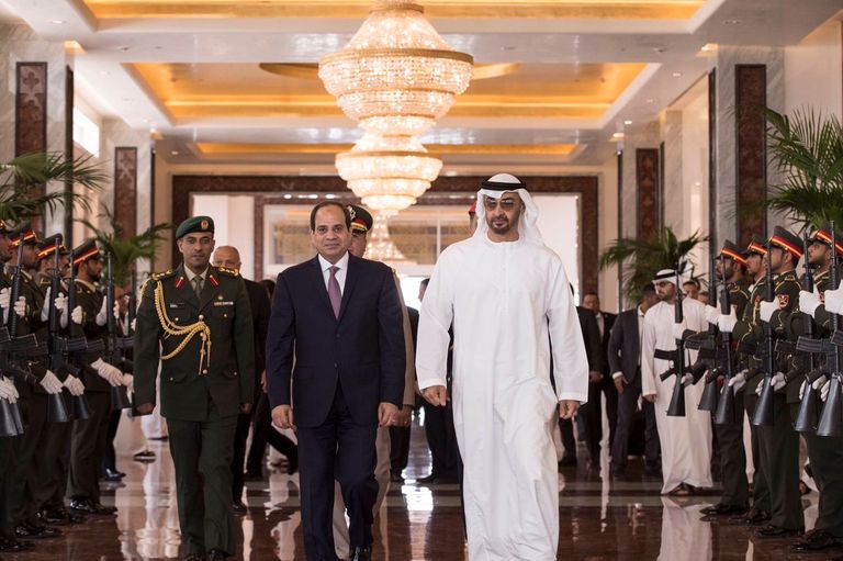 محمد بن زايد يودع السيسي لدى مغارته الإمارات