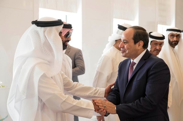 محمد بن زايد يودع السيسي لدى مغارته الإمارات