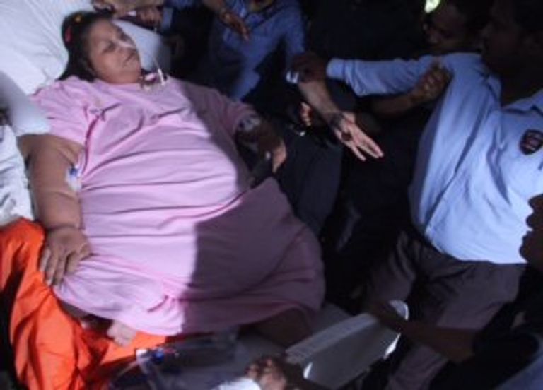 أضخم امرأة في العالم تتوجه إلى الإمارات العربية المتحدة