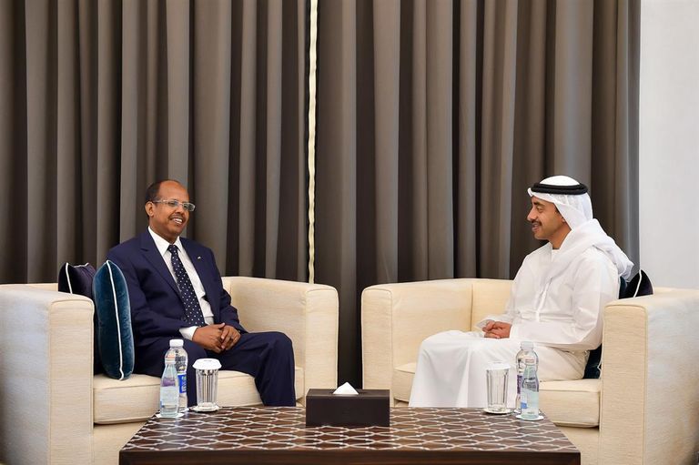 عبدالله بن زايد ووزير الشؤون الخارجية الجيبوتي يوقعان اتفاقية التعاون الاقتصادي