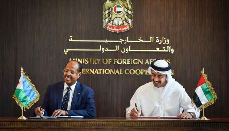 عبدالله بن زايد ووزير الشؤون الخارجية الجيبوتي يوقعان اتفاقية التعاون الاقتصادي