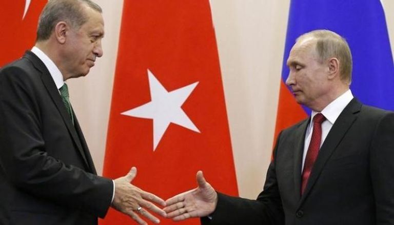 أردوغان وبوتين خلال لقائهما في سوتشي (رويترز)