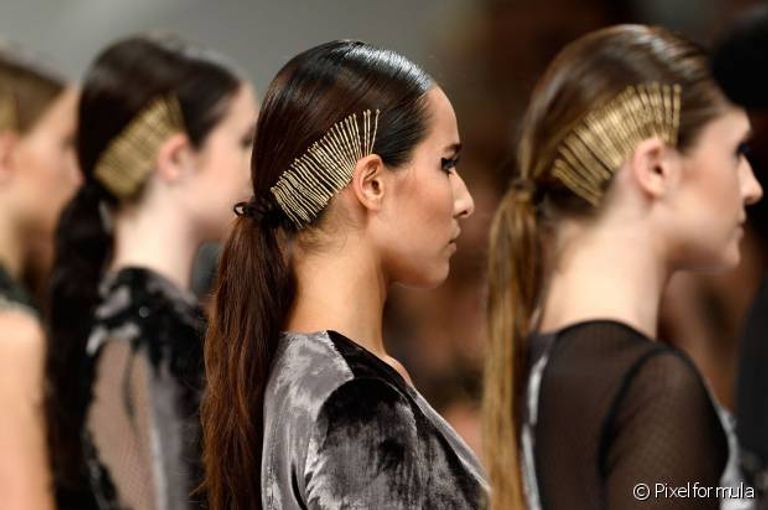 مشابك شعر مرصعة بالمجوهرات