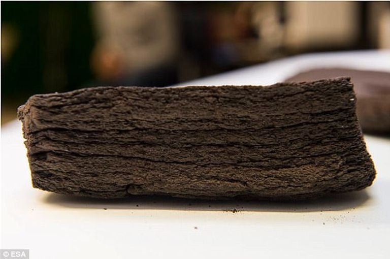 أول قالب طوب من تراب القمر