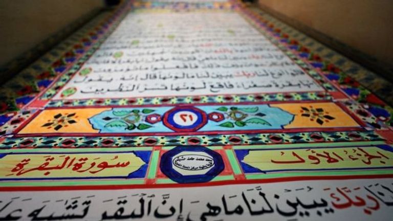 سعد محمد بجوار المصحف الذي يبلغ 700 متر