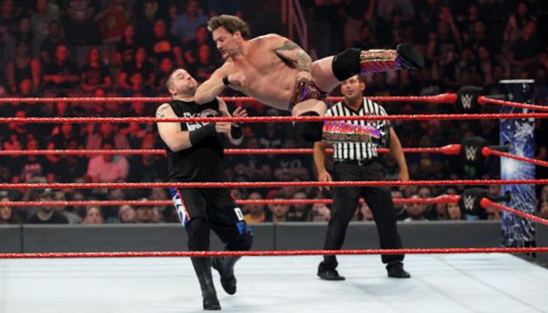 برون سترومان يعتدي على رومان رينز