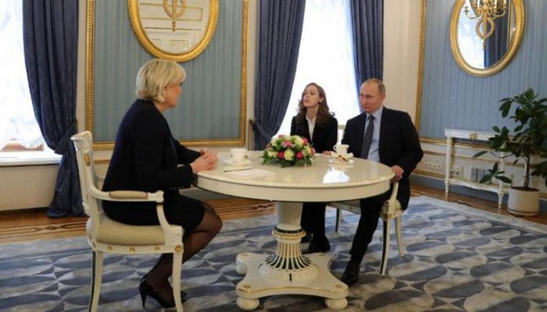 بوتين خلال استقباله لوبان في موسكو