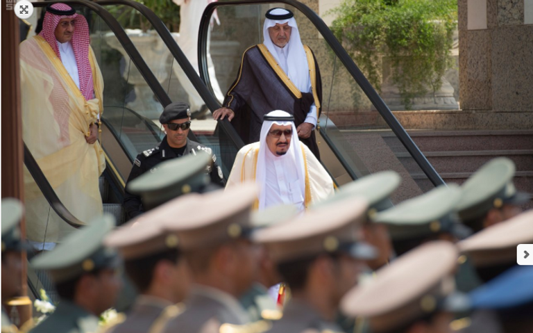 العاهل السعودي يستقبل رئيس سيراليون