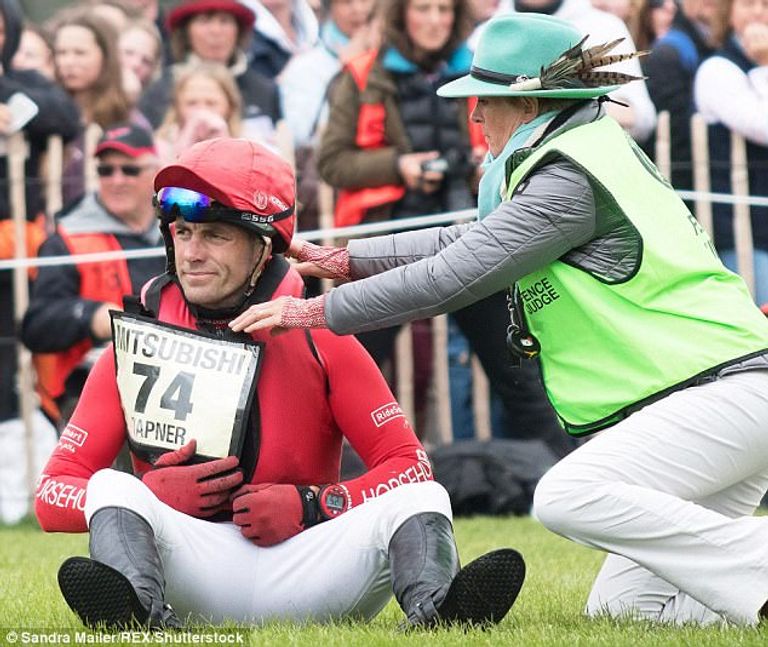 لحظة سقوط الحصان