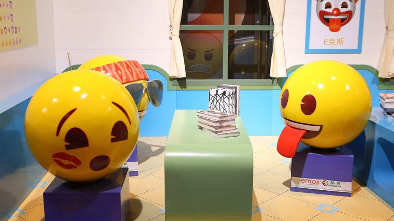 فيس بوك إيموشن