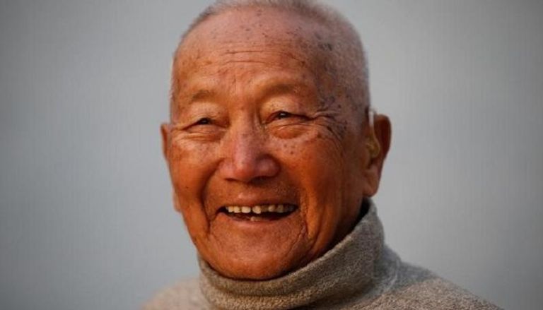 وفاة عجوز نيبالي أثناء محاولته بلوغ قمة إيفرست