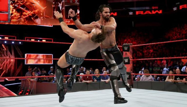 ذا ميز يثبت أكتاف فين بالور