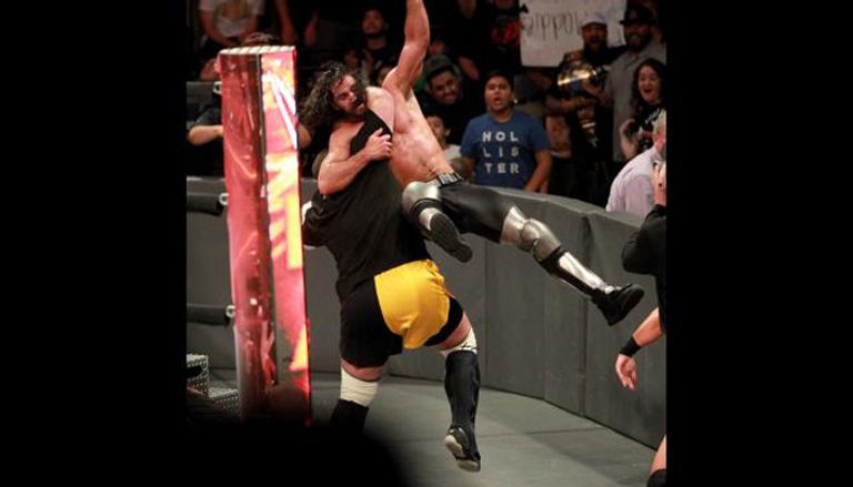 ذا ميز يثبت أكتاف فين بالور