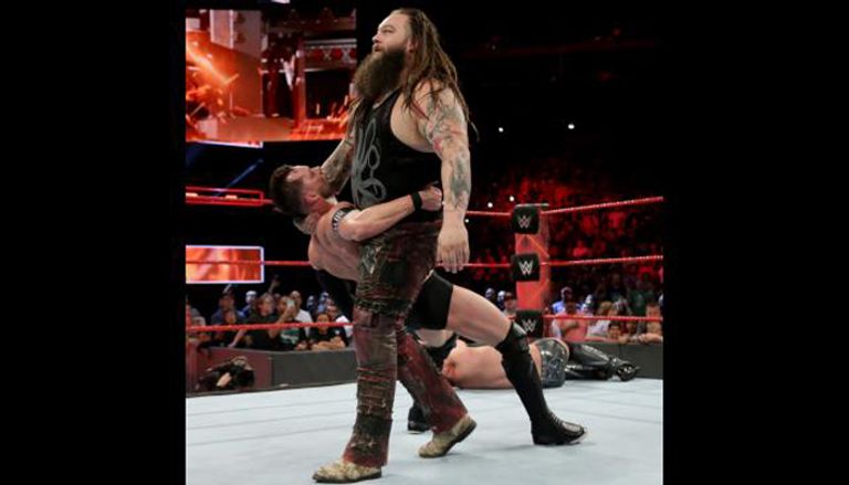 ذا ميز يثبت أكتاف فين بالور