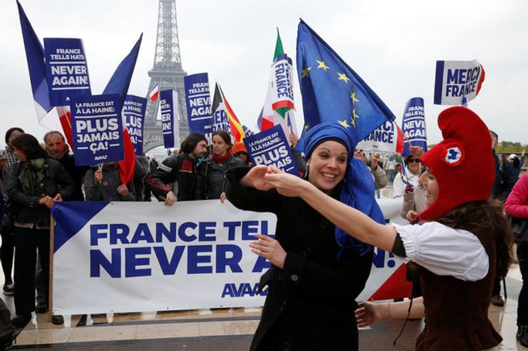 الفرنسيون يحتفلون بفوز ماكرون