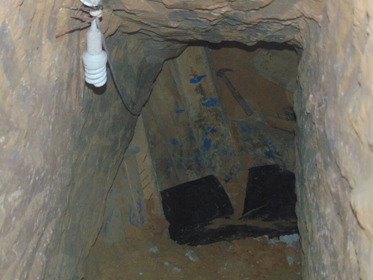 الجيش يدمر نفقا رئيسيا في سيناء