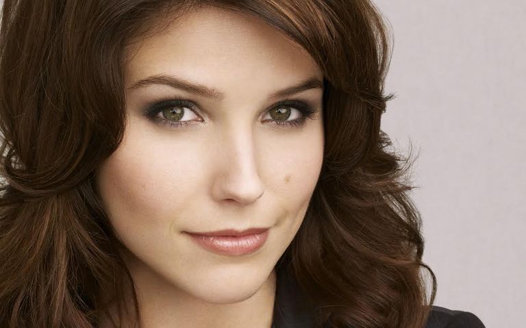 10 فنانين عالميين يهنئون ماكرون