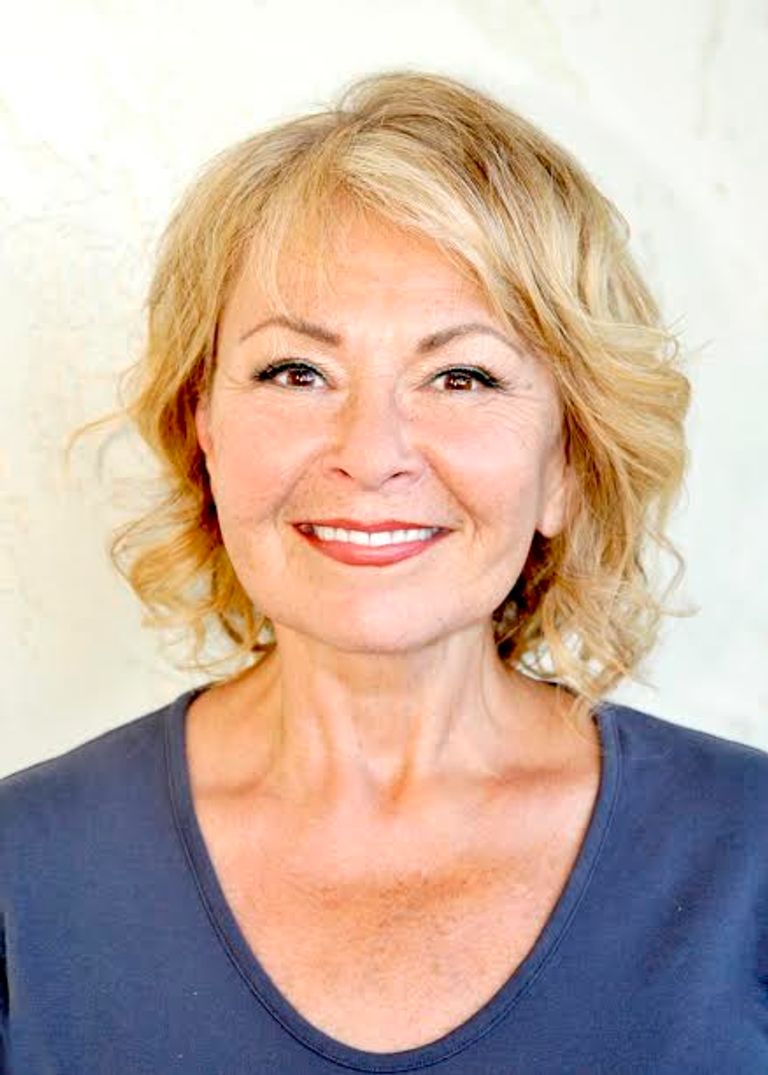 10 فنانين عالميين يهنئون ماكرون