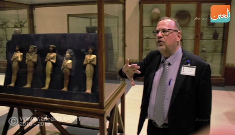 من داخل قاعة الملك توت عنخ آمون بالمتحف المصري