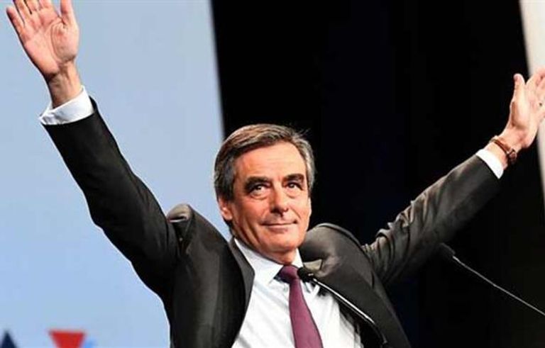 ماكرون ولوبان أثناء الإدلاء بصوتهما