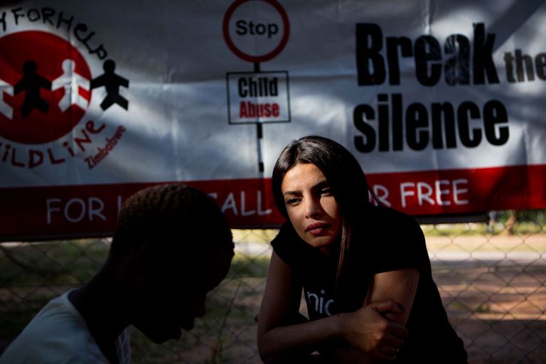 بريانكا شوبرا ممثلة بوليوود في زيارة لزيمبابوي