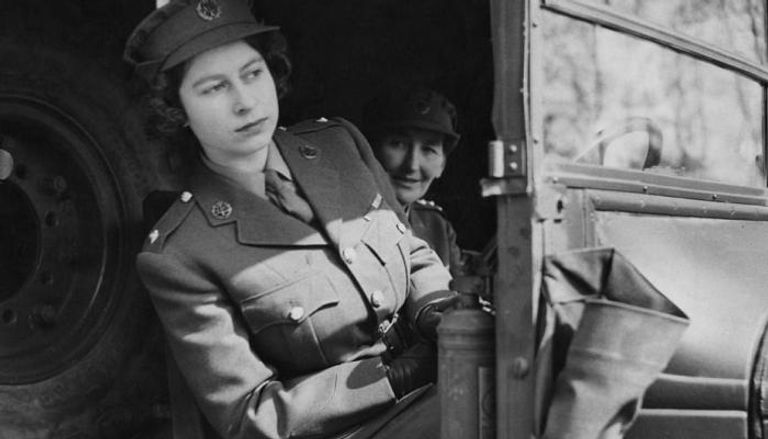 الملكة إليزابيث كانت تقود سيارة إسعاف أثناء الحرب العالمية