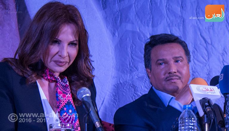 الفنان محمد عبده خلال المؤتمر الصحفي