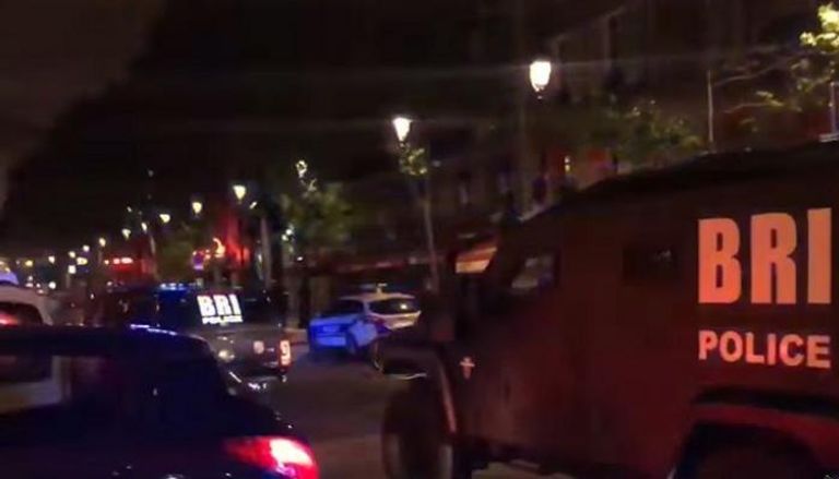 10 سيارات شرطة انتشرت في وسط باريس