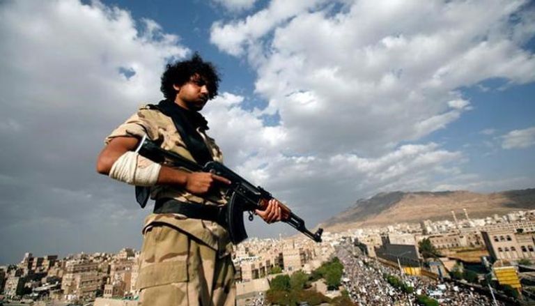 الحوثيون وصالح ينهبون اليمن