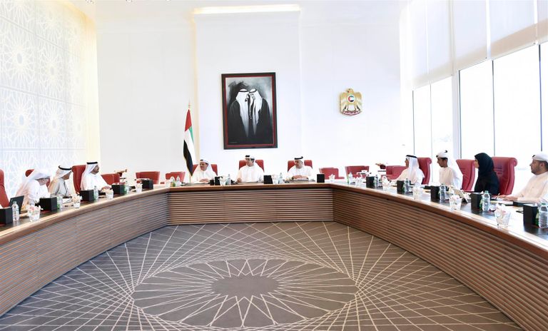 الشيخ منصور بن زايد آل نهيان في اجتماع جهاز الإمارات للاستثمار