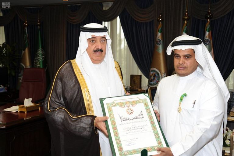 الأمير متعب بن عبدالله يستقبل ذوي الشهداء