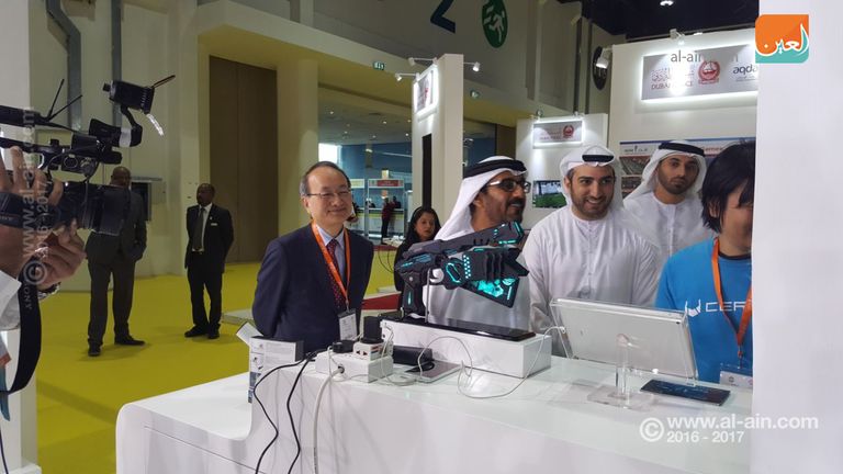 وزير التربية والتعليم الإماراتي يفتتح مؤتمر ومعرض عالم التكنولوجيا