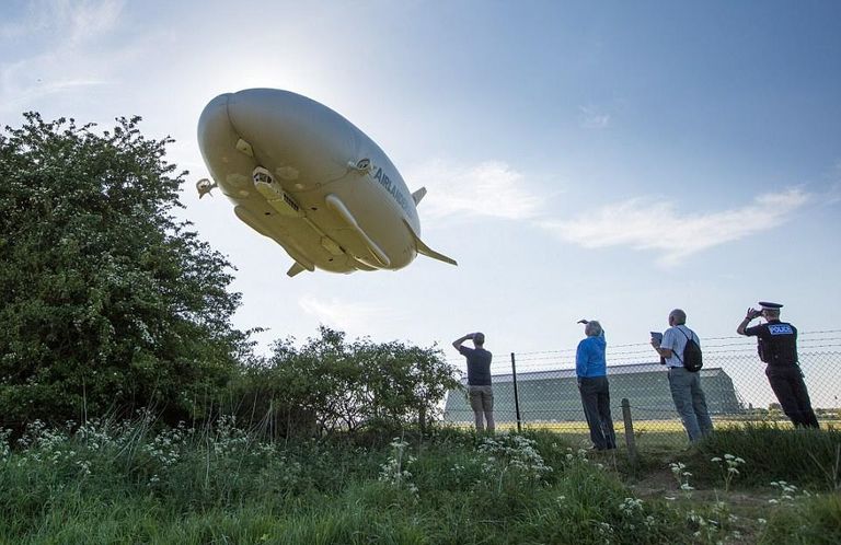أكبر طائرة في العالم تكمل رحلتها بنجاح