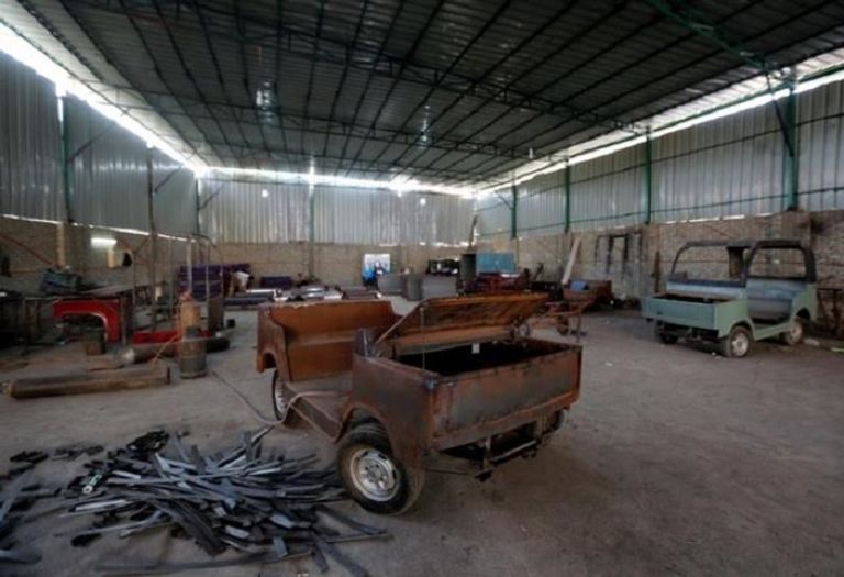 عربة تنافس التوك توك في مصر