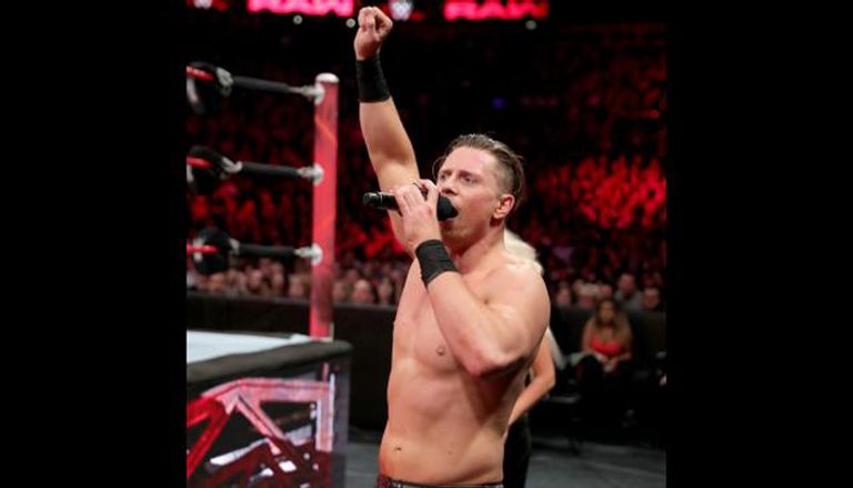 فين بالور يثبت أكتاف ذا ميز