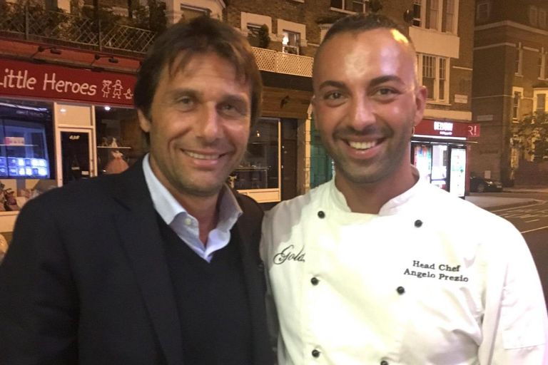 كونتي ومدير المطعم أنطونيو كونتي