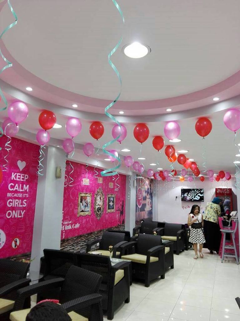 أول كافيه "للفتيات فقط" في صعيد مصر