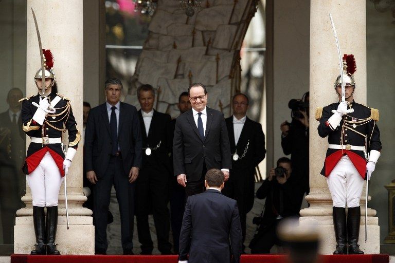 هولاند في استقبال ماكرون