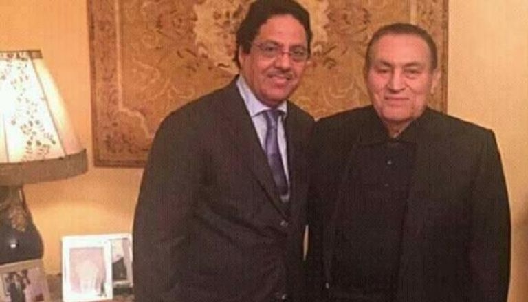 مبارك يستقبل أول زائريه