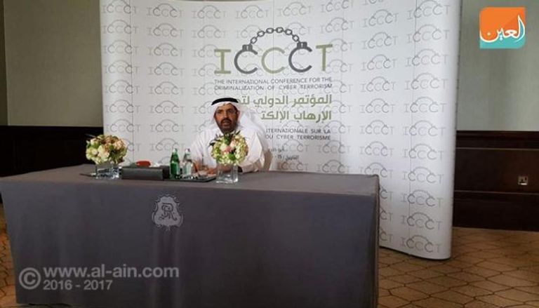 الدكتور علي النعيمي أثناء الإعلان عن مؤتمر تجريم الإرهاب الإلكتروني
