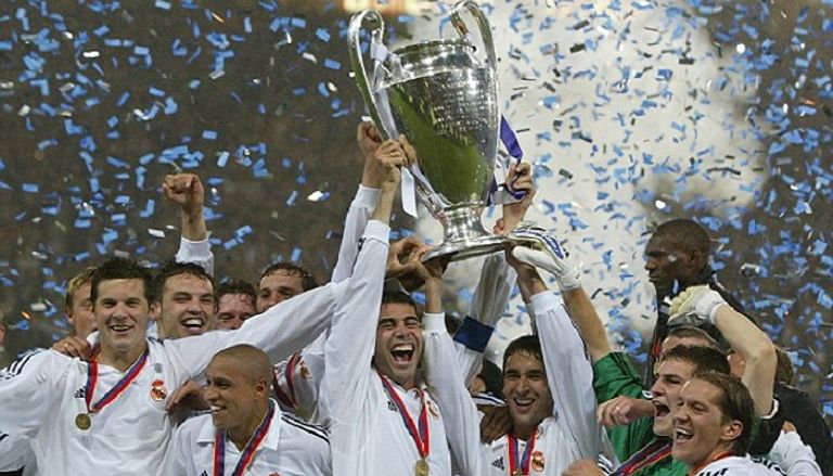 زيدان خلال تسديدة الهدف